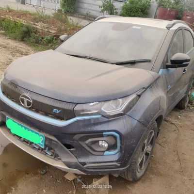 Tata NEXON ELECTRIC AUTOMATIC SUNROOF