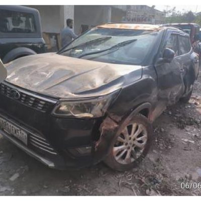 Mahindra XUV 300 W8 DIESEL MT SUNROOF TOP VARIANT