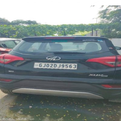 Maruti XUV 300 W8 (O) PETROL MT SUNROOF TOP VARIANT