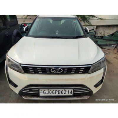 Mahindra XUV 300 W8 O DIESEL MT SUNROOF TOP VARIANT