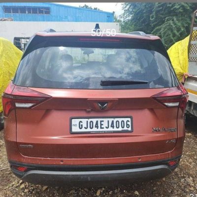 Mahindra XUV 700 AX7 DSL 7STR DIESEL MT SUNROOF TOP VARIANT