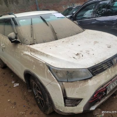 MAHINDRA XUV 300 W8 PETROL MT SUNROOF