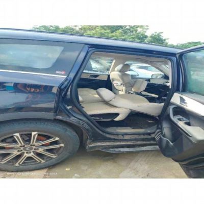 Mahindra XUV 700 AX7 DSL 7STR DIESEL AUTOMATIC SUNROOF TOP VARIANT