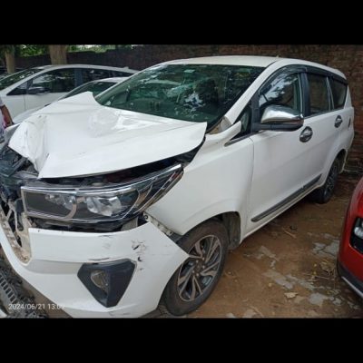 TOYOTA INNOVA CRYSTA 2.4 DIESEL MT