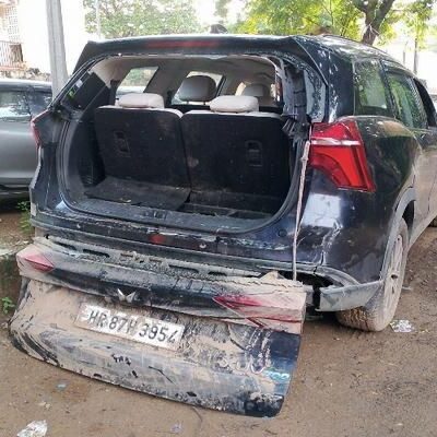 Mahindra XUV 700 AX7 7STR PETROL MT SUNROOF TOP VARIANT