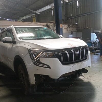 Mahindra XUV 700 AX7 L 7STR PETROL AUTOMATIC SUNROOF TOP VARIANT