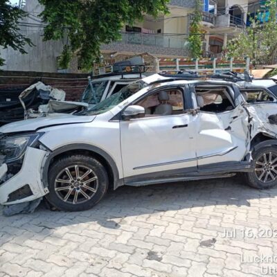 Mahindra XUV 700 AX7 L DIESEL AUTOMATIC SUNROOF TOP VARIANT