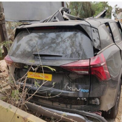 Mahindra XUV 700 AX7 DSL DIESEL AUTOMATIC SUNROOF TOP VARIANT