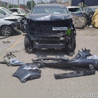 TOYOTA INNOVA CRYSTA 2.4 G