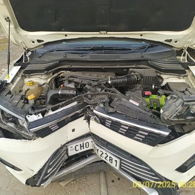 MAHINDRA XUV 300 GASOLINE W8 O DIESEL MT