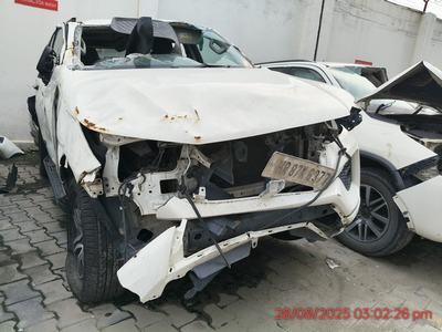 TOYOTA FORTUNER (MT)