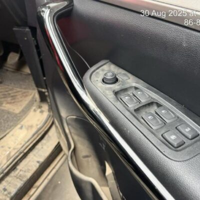 MAHINDRA XUV 700 AX5 7STR PETROL MT