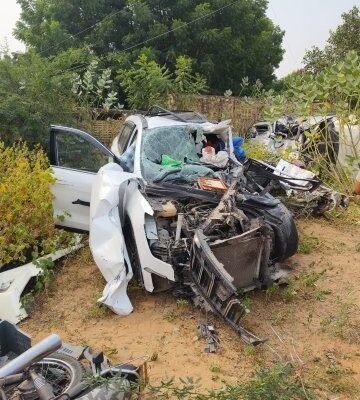 Mahindra XUV700 AX7 DSL MT 7 SEATER