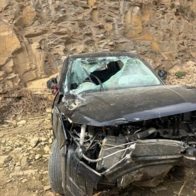 Mahindra XUV300 W6 PG BS6 MT