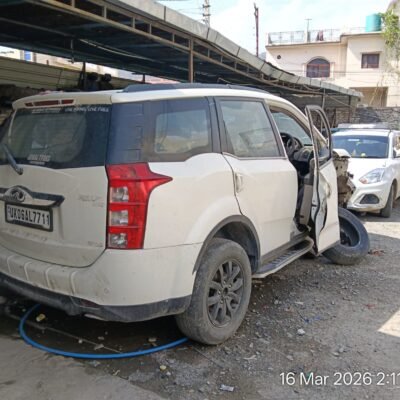 Mahindra XUV500 R FWD W10
